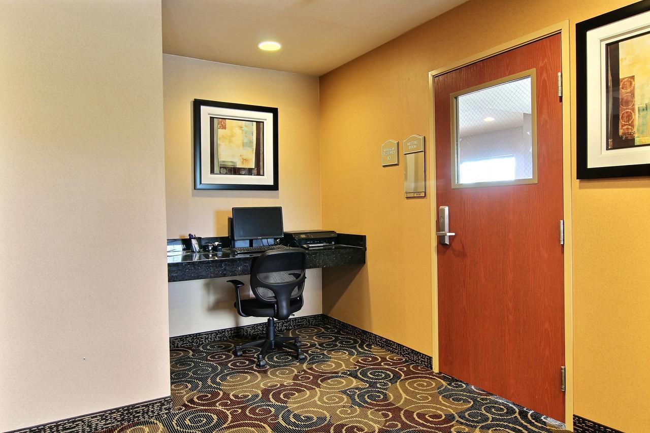 Amerivu Inn And Suites - Crookston Exterior photo